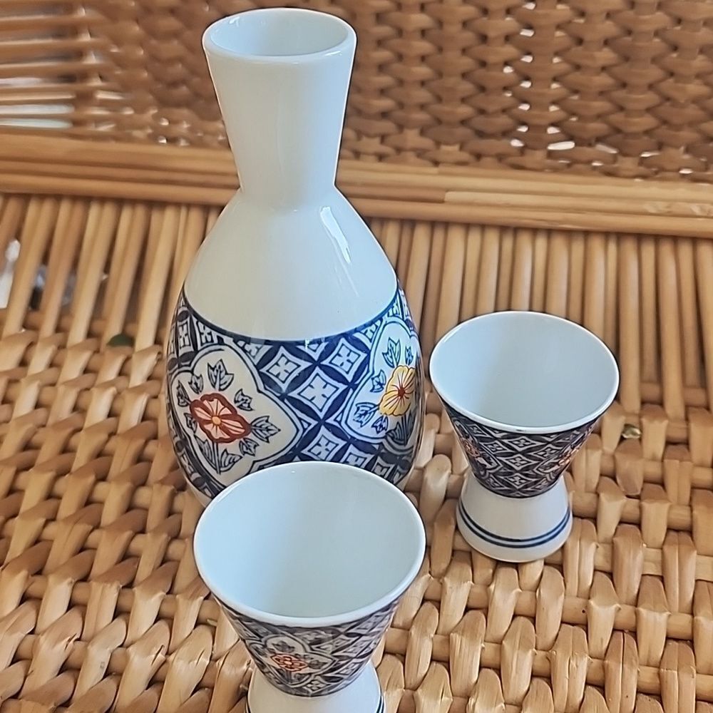 Vintage Blue & White Floral Tokkuri Ochoko Arita Ware Sake 3 Piece Set